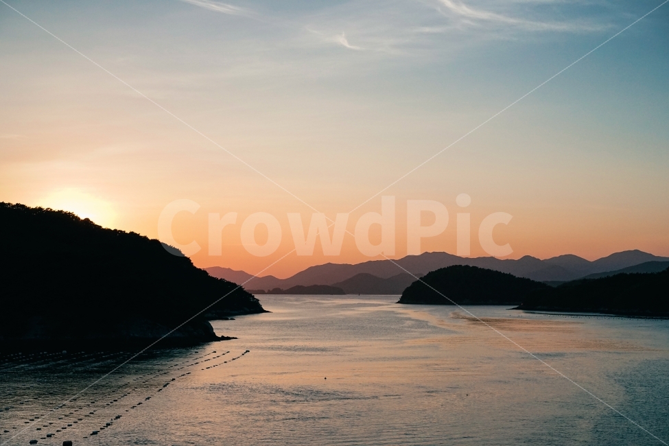 해질녘,바다,노을,하늘,감성,색감,풍경,산,자연,풍경,nature,landscape,land,땅,outdoors,옥외,promontory,곶,water,물,shoreline,해안선,ocean,대양,sea
