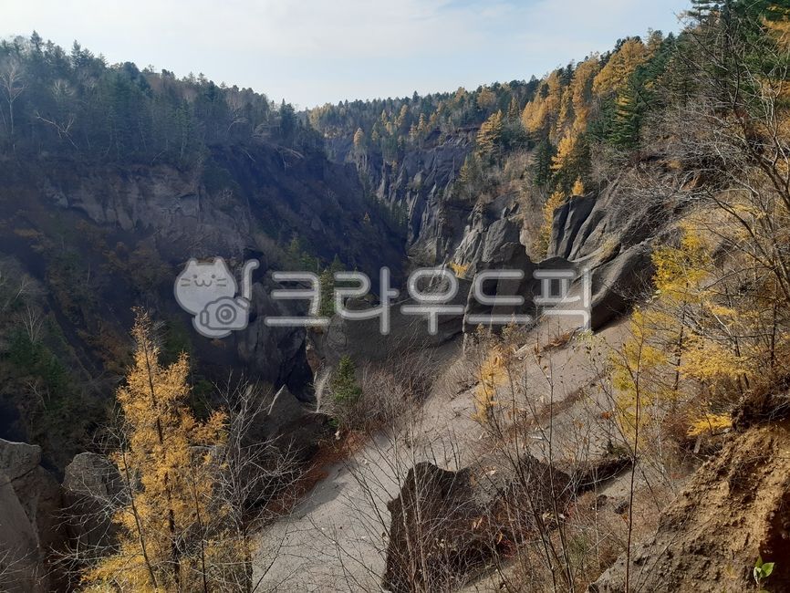 nature,Valley,Autumn view,Mountain Baekdu,pine forest