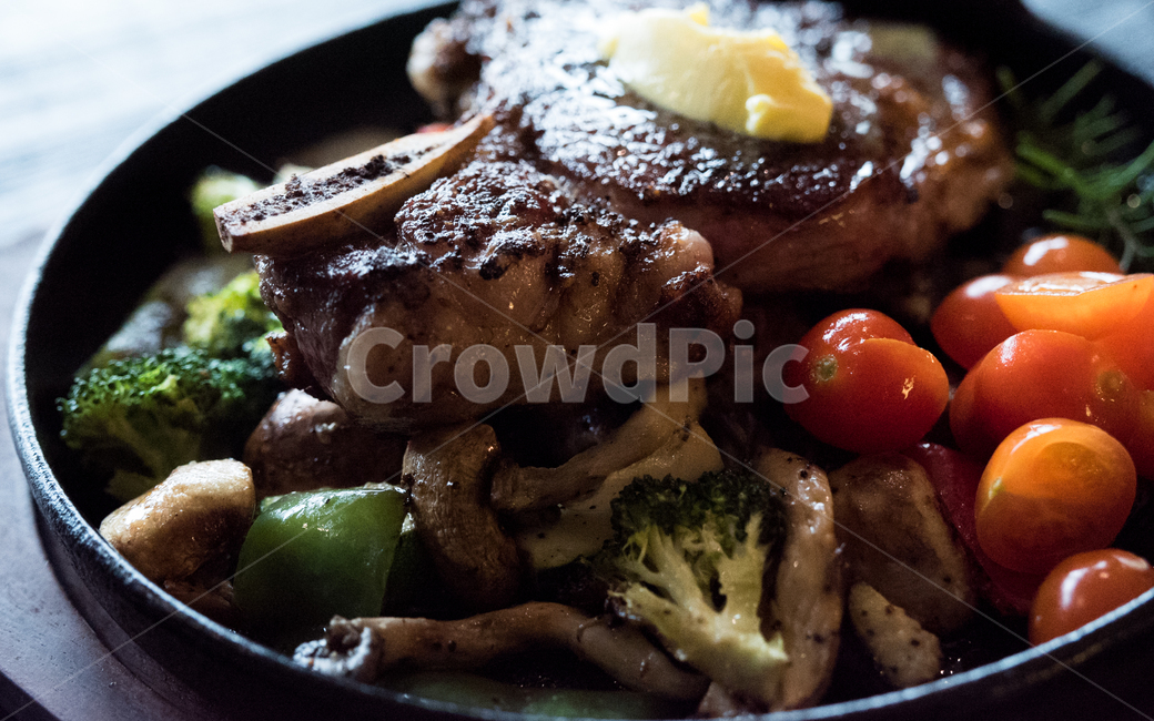 gourmet food,butter,restaurant food,food styling,Steak,garnish,food,cast iron steak,meat,pan steak,wine,western food