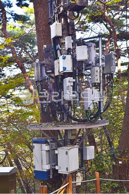 중계기,이동통신,기계,이동통신중계기,산속중계기,전자제품,송신기,수신기,전파,배선,무선통신,통신,it,5g,4g,lte,network,무선중계기,기술,네트워크,기지국,안테나,시설