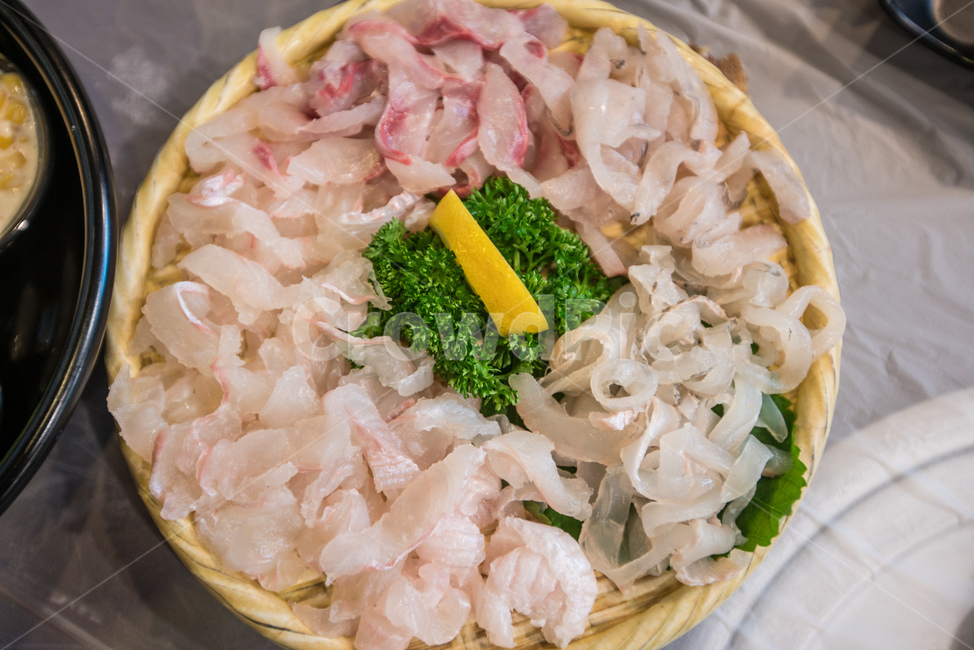 회,광어,우럭,숭어,횟집,생선,횟감,날생선,날것,음식,밀치,자연산,싱싱한,음식,식재료,요리,food,cook,meal,dishes,food reserves,수산물,해산물,fishery products,seafood