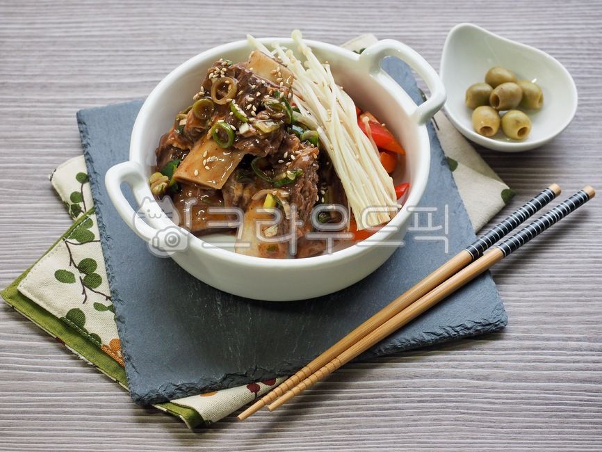 한식,소고기,소갈비,스테이크,소고기스테이크,갈비찜,소갈비찜,음식,한국음식,요리,식사,배경,소스,고기,아시아음식,beef,beefrib,steak,beefsteak,galbijjim,beefribs,food,koreanfood,cooking,meal,background,sauce,meat,asianfood,전통음식,한국전통음식,반찬,traditionalfood,koreantraditionalfood,sidedish,음식,식재료,요리,food,cook,meal,dishes,food reserves,한식,한국음식,한국요리,korean food,korean dishes,korean meal,korean cook