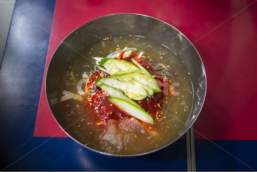 냉면,여름,물냉면,시원한,더위,여름음식,오이,양념장,국물,매콤한,새콤한,한국,한국음식,korea,food,음식점,맛집,물,면발,국수,무더위,음식,식재료,요리,food,cook,meal,dishes,food reserves,면류,면요리,noodles,한식,한국음식,한국요리,korean food,korean dishes,korean meal,korean cook