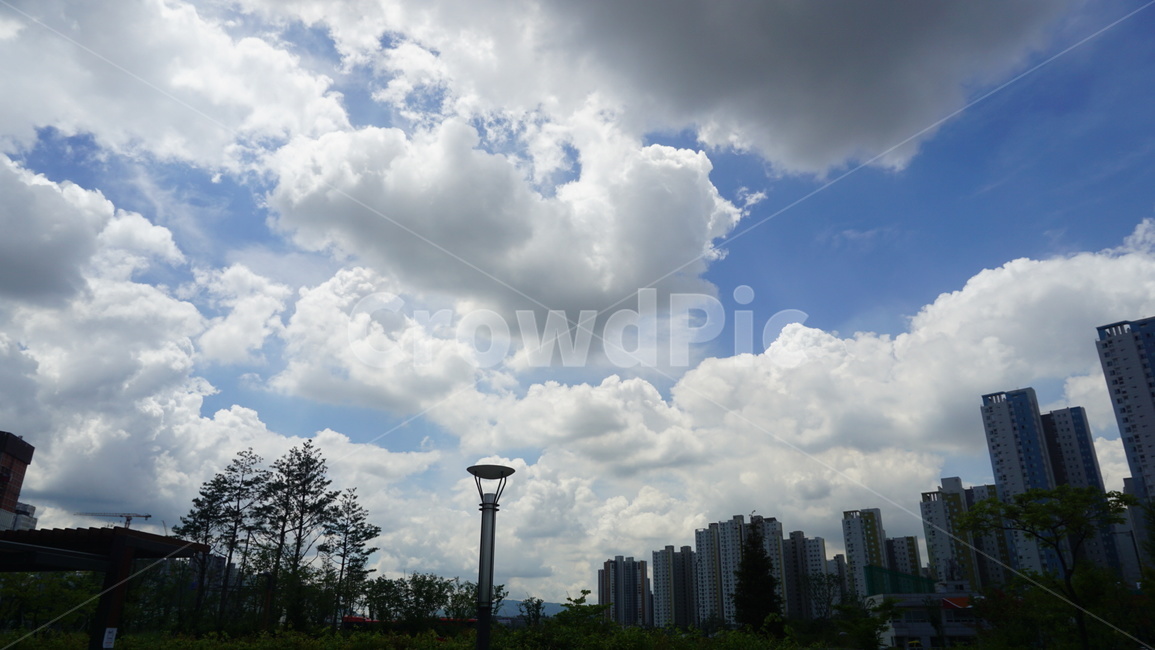 구름,하늘,아파트,가로등,풍성,도시,풍경,city,landscape,한국도시풍경,한국도시경관,korea cityscape,nature,자연,weather,날씨,outdoors,옥외,cloud,cumulus,적운,sky