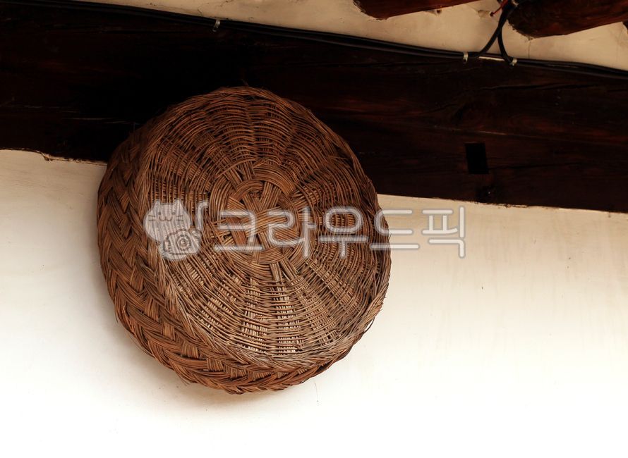 basket,Korean items,koreanculture,kitchenware,koreantradition,tradition,vintage feel,old colander,vintage sensibility,folkitems,vintagesentiments,past,countryside,itsvintage,folk items,Korean culture,old items,vintage,Colander,thing,Korean tradition,objec