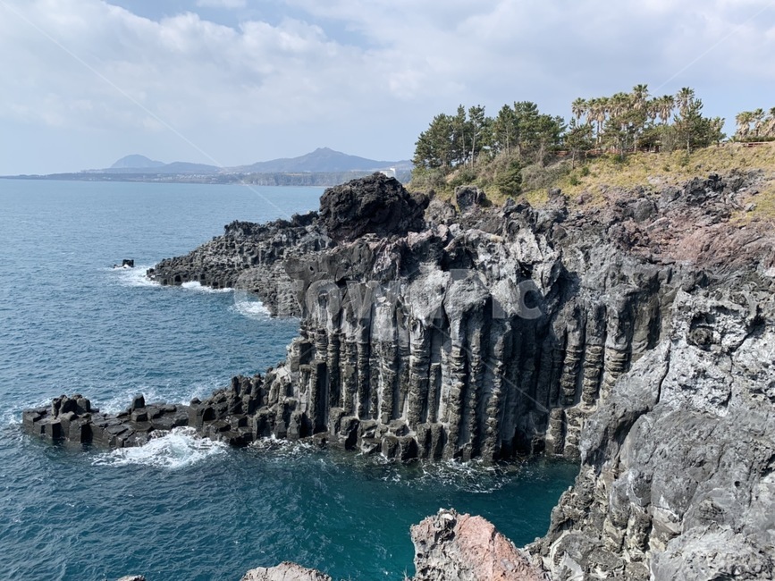 제주도주상절리,바다,제주도바다,주상절리,겨울풍경,자연,풍경,nature,landscape,한국자연풍경,한국자연경관,korea nature landscape,제주도,jeju,jeju island,outdoors,옥외,water,물,ocean,대양,sea,promontory,곶,cliff,낭떠러지,shoreline,해안선,land,땅