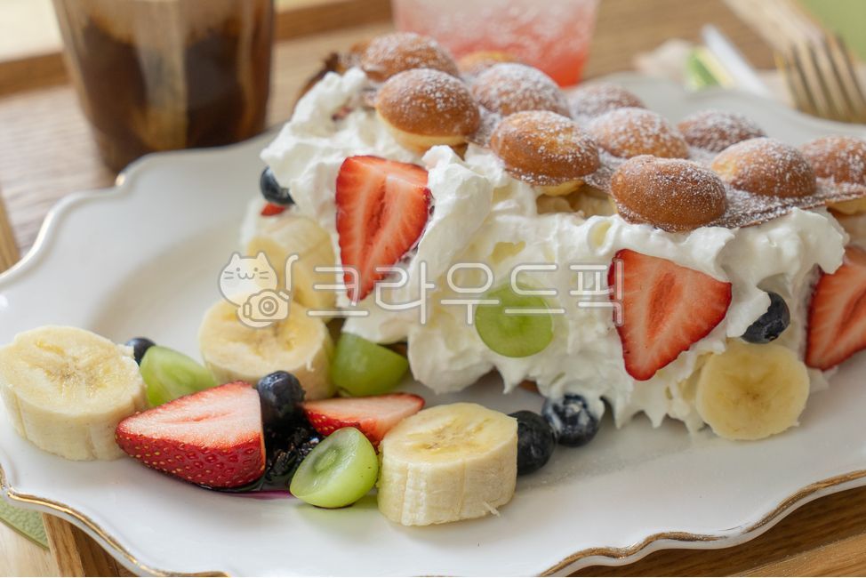 banana,bread,fruit,strawberry,Photo,plate,food,ice cream,waffle,dessert,whipping cream,Hong Kong Waffle,Blueberries