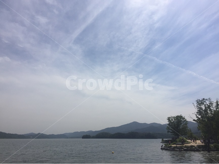 하늘,sky,맑은,cloudy,풍경,하늘모습,구름약간,구름,shine,shining,자연,풍경,nature,landscape,land,땅,outdoors,옥외,water,물,sea,바다,ocean,대양,shoreline,해안선