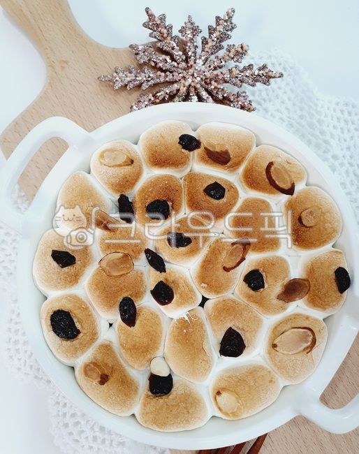Christmas dishes,snack,marshmallow,party food,food,Smores Dip,dessert,smores,cooking,party dessert,Marshmallow dish