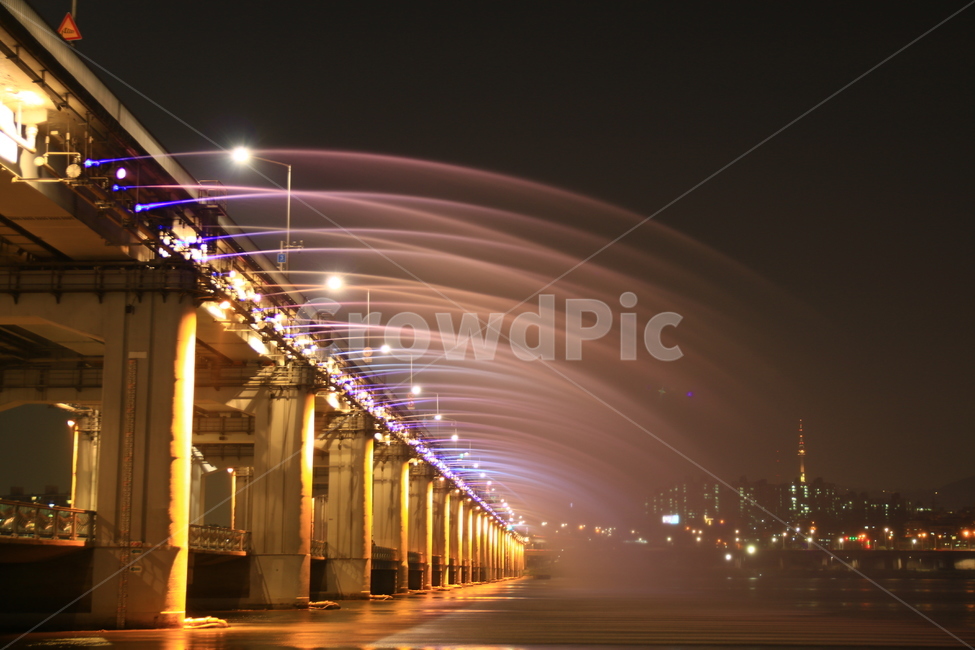 야경,풍경,도시,도시풍경,야경사진,서울,여행,반포대교,잠수교,무지개분수,다리,한강다리,분수,물줄기,경치,관광지,한강변,한강,스냅,스냅사진,야경,밤,풍경,nightscape,night,landscape,도시,city,한국도시풍경,한국도시경관,korea cityscape,building,건물,architecture,건축물,water,물