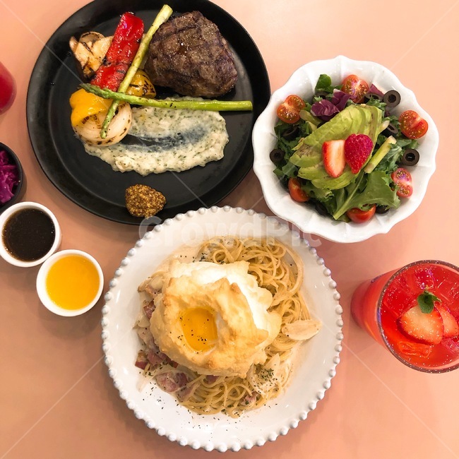 스테이크,레스토랑,샐러드,파스타,플레이팅,맛있는,점심메뉴,저녁메뉴,식사,요리,이탈리안,이탈리안요리