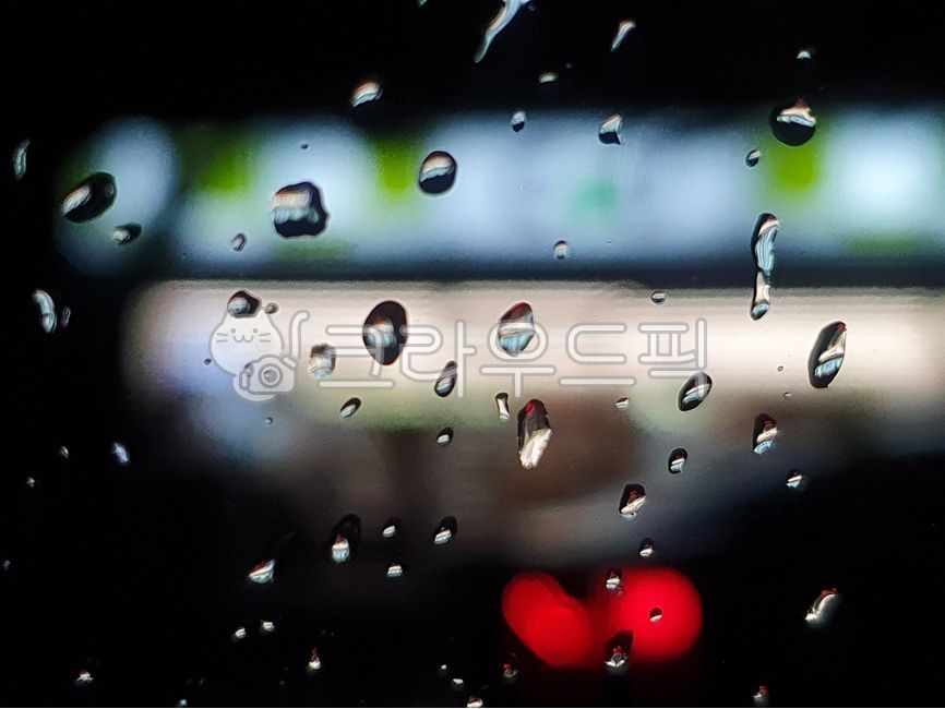빗방울,물방울,작은물방울,droplet,유리방울,빗물,흘러내리는빗물