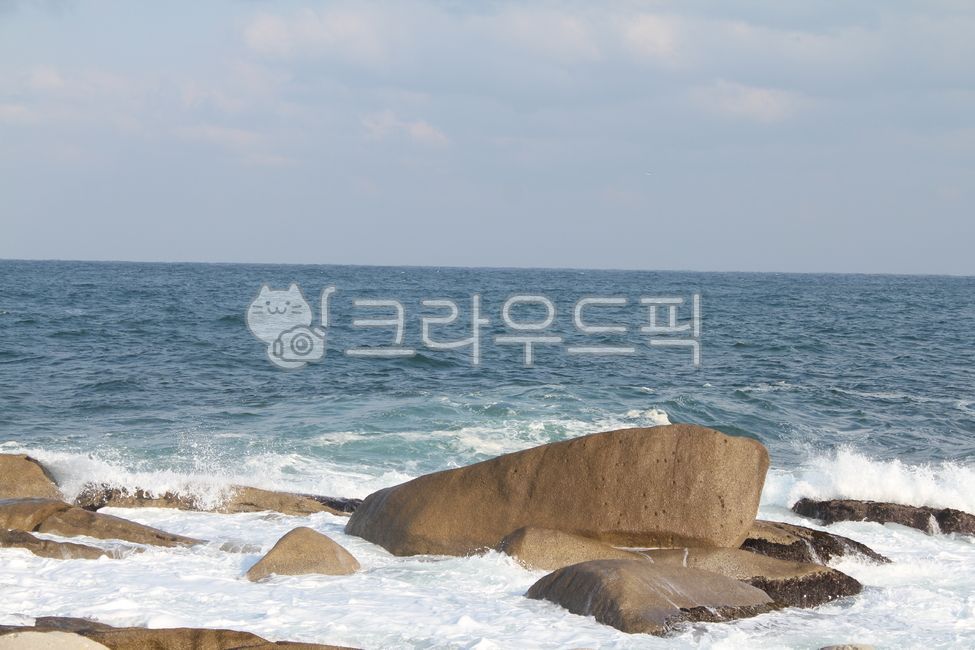 파도,물결,바람,물거품,포말,바닷물,야외,seascape,motion,splashing,coast,natural,wind,surf,coastal,powerful,stone,wet,cool,stormy,spray,power,weather,crash,dangerous,rough,wave,blue,abstract,texture,wallpaper,pattern,color,deep,background,backdrop,fluid,white,splash,vintage,river,wavy,ground,geometric,effect,beach,sea,바다,ocean,대양,water,물,nature,자연,outdoors,옥외,promontory,곶
