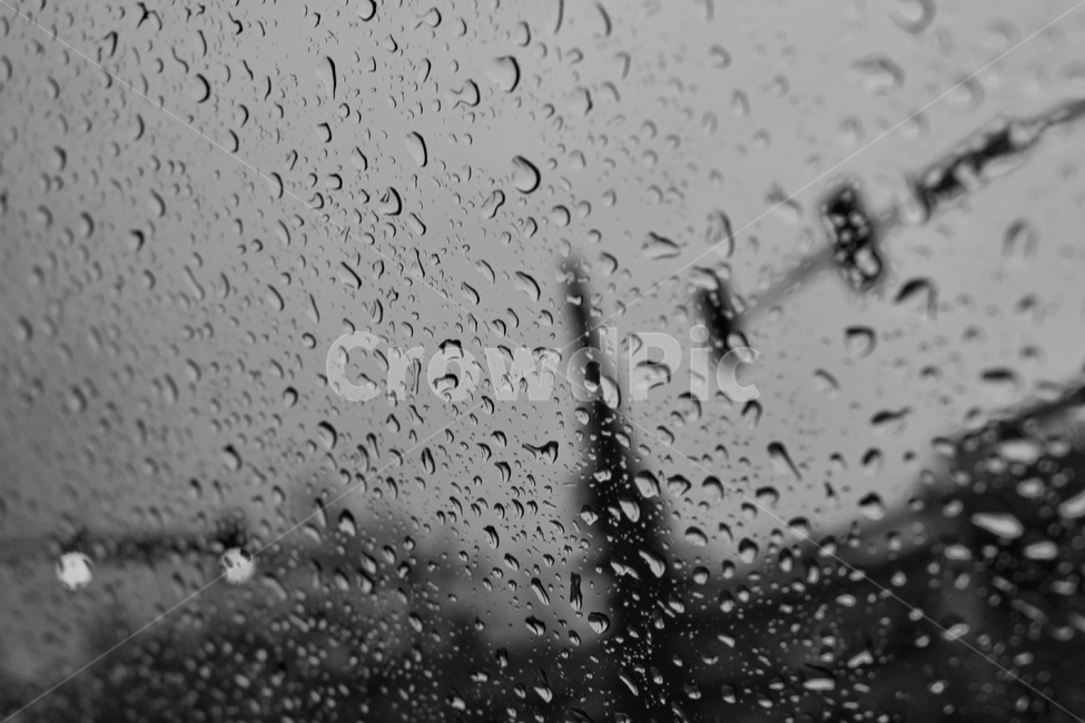 비,빗방울,창문,차창,window,rain,raindrop,물방울,도로,창밖,소나기,날씨,흐림,우울,회색,신호등