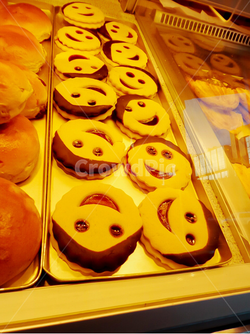 bread,bakery,cookie,drool,display stand,Arc de Triomphe,confectionery,file,Paris Baguette,bread shop,france,europe