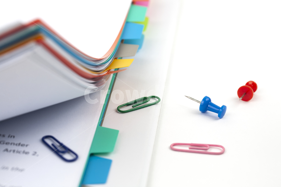 서류,비즈니스,공책,클립,컬러풀,화이트,흰색,백그라운드,노트,배경,문구류,메모지,메모,생활,라이프스타일,스쿨,학교,과제,숙제,책상,소품,컨셉,아이디어,오브젝트,파일,인덱스,압핀,사무용품,문구,압정,목차,핀,종이,페이퍼,서류뭉치,오피스,화일,바인더,작업,데이터,라벨,리포트,서류더미,문서,자료,도큐먼트,비즈니스,사업,business,service,work,연출,컨셉,콘셉,direction,concept