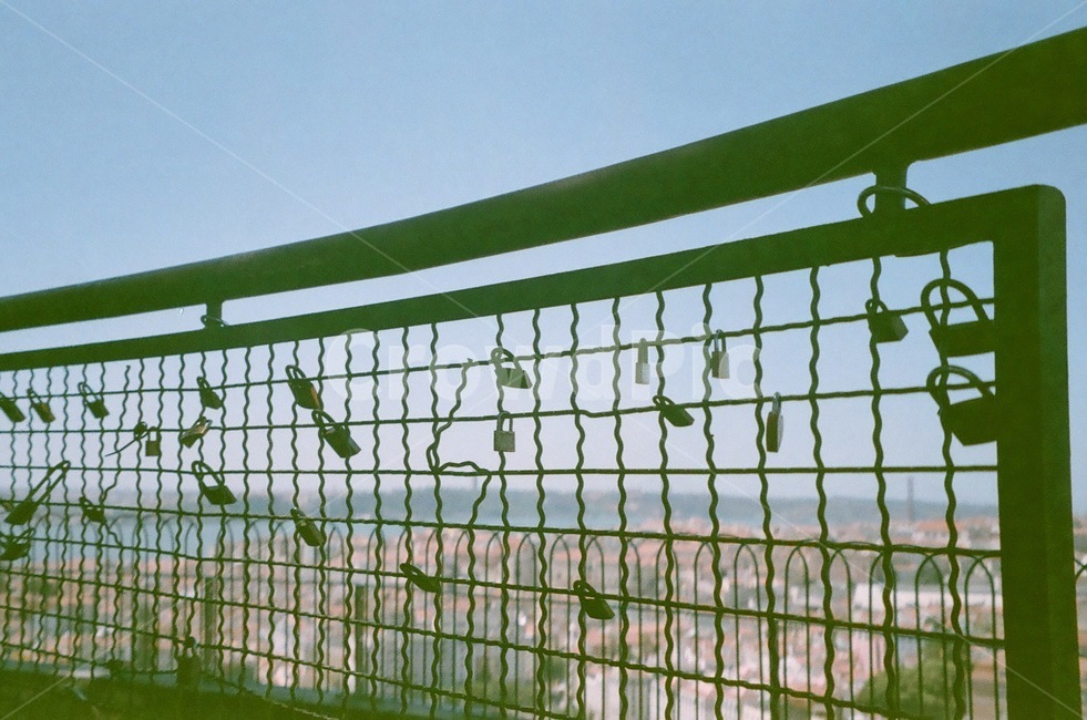 포르투갈,리스본,유럽,portugal,lisbon,europe,자물쇠,도심,사물,물건,오브젝트,thing,object,matter
