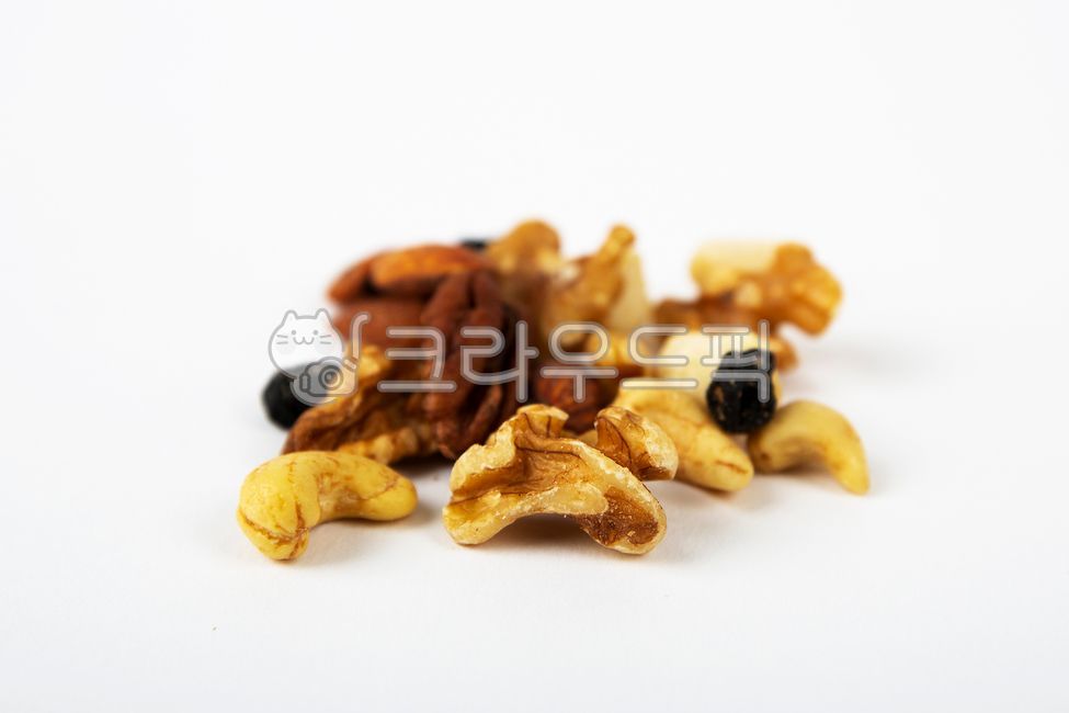 walnut,pecan,nuts,almond,macadamias