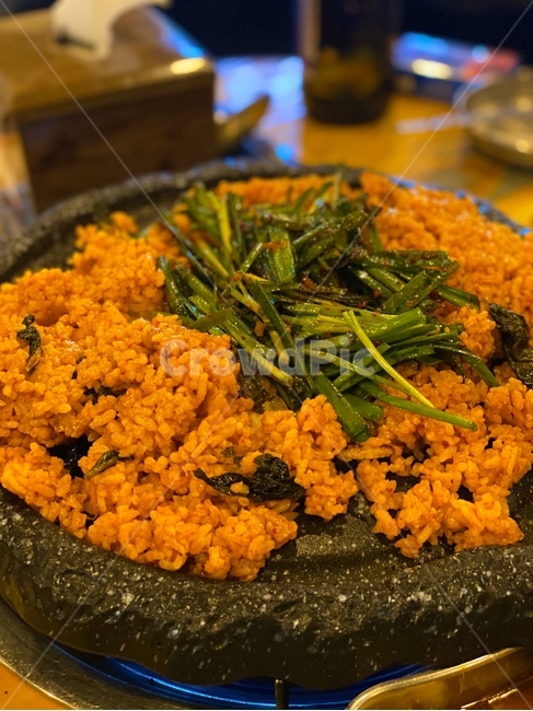 Drink snacks,drinking party,restaurant,Kimchi Fried Rice,Dining together,rice,dinner,food,meal,fried rice,Korean food,stirfry,chives,mukbang