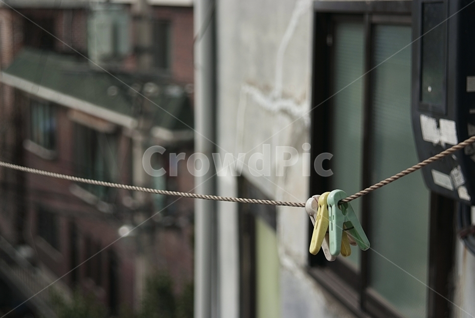 빨래집게,빨랫줄,집게,쉼,동네,골목길,일상,조용함,사물,물건,오브젝트,object,감성,소품,emotion,빈티지,휴식,기다림,마을,쓸쓸함,풍경,도시,사물,물건,오브젝트,thing,object,matter