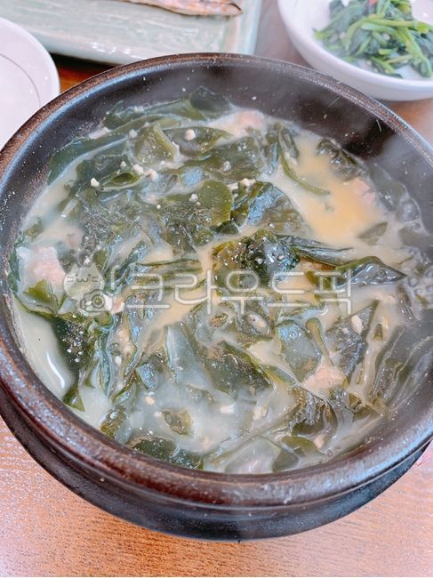 meal,dish,cooking,bowl,Beef Seaweed Soup,food,seaweed soup