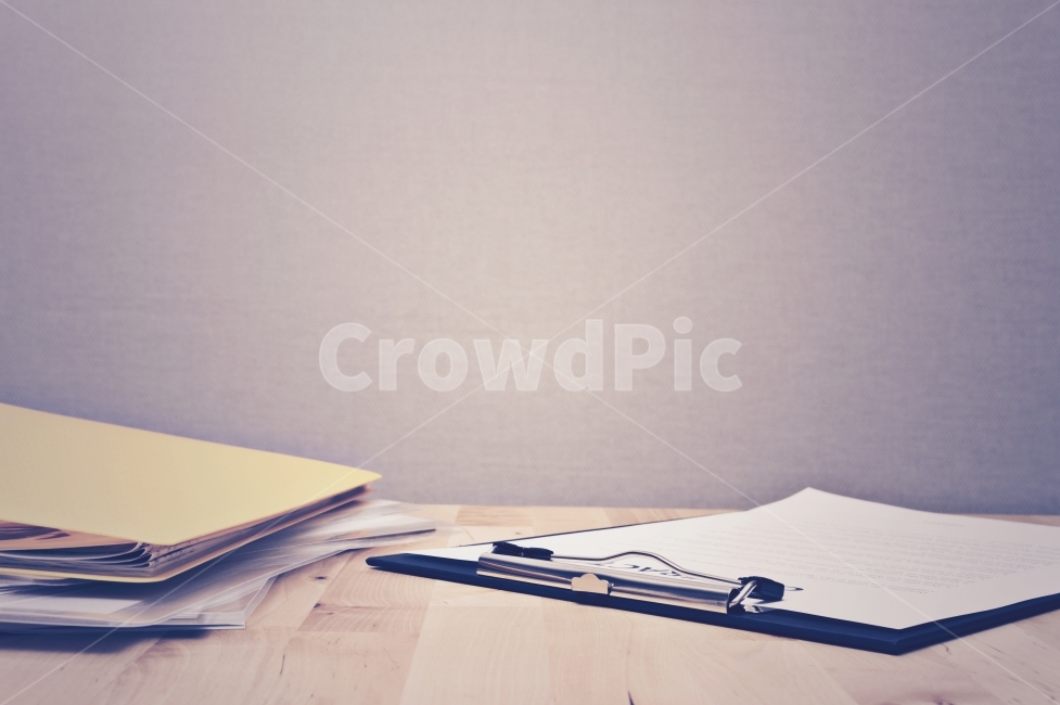 계약서,계약,비즈니스,문서,사인,싸인,비지니스,파일,종이,펜,컨셉,컨셉트,사무실,일,일터,성공,체결,계약체결,배경,이미지,배경이미지,파트너쉽,파트너,협약,협력,회사,긴장,결정,결정권,커뮤니케이션,연출,연출사진,스튜디오,볼펜,서류,서류철,work,office,sign,signature,job,partnership,company,business,contract,비즈니스,사업,business,service,work,사물,물건,오브젝트,thing,object,matter,학용품,문구류,사무용품,school supplies,stationery,office supplies