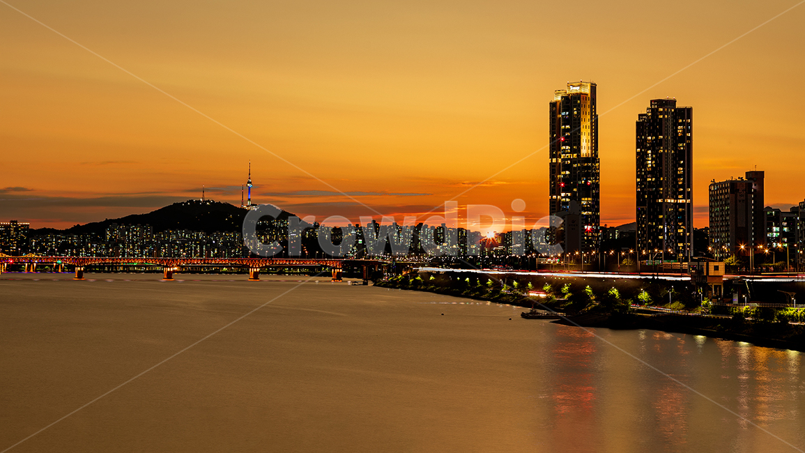 매직아워한강일몰,waterfront,한강남산일몰매직아워,water,magichour,한강에서본남산,성수동트리마제,매직아워,한강야경,강변북로,강변매직아워,저녁노을,nature,자연,town,도시,metropolis,중심지,urban,어반,building,건물,city,시티,도시,풍경,city,landscape,한국도시풍경,한국도시경관,korea cityscape