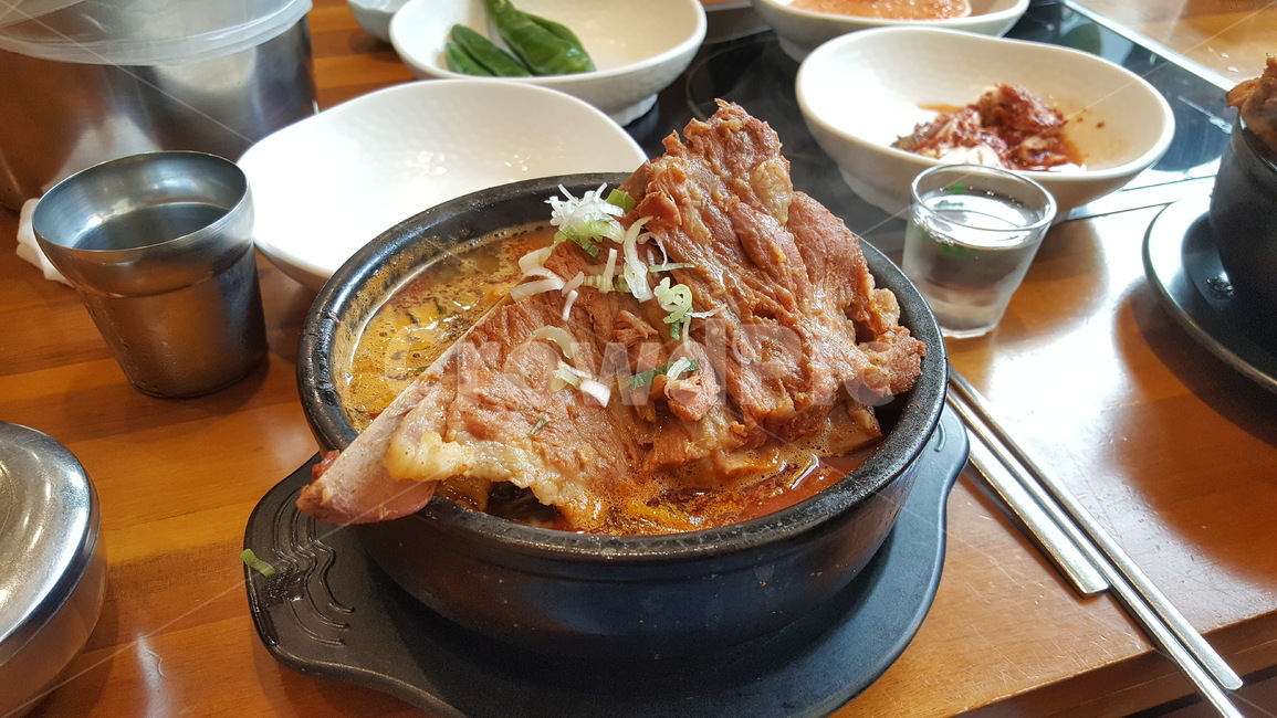 뼈해장국,음식,해장,맛있는,고기,소주,안주,음식,식재료,요리,food,cook,meal,dishes,food reserves,한식,한국음식,한국요리,korean food,korean dishes,korean meal,korean cook