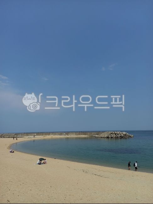 등대해수욕장,방파제,모래사장,바다,해안선,sea,ocean,대양,water,물,shoreline,outdoors,옥외,coast,해안,사람,person,human