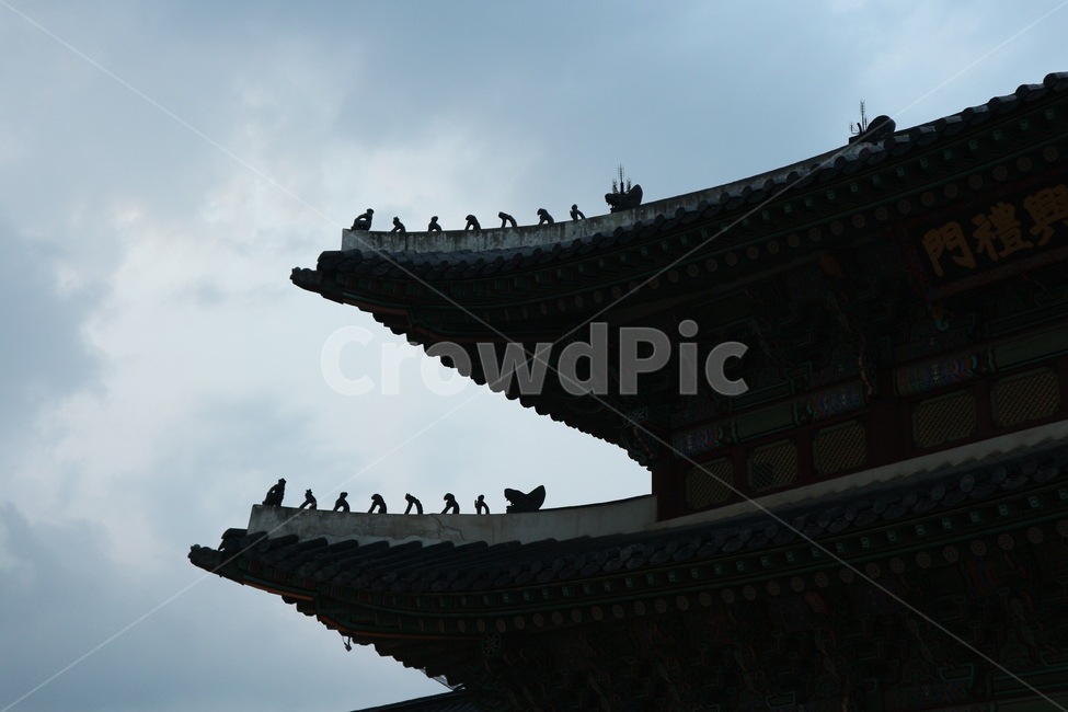 경복궁,경복궁야간개장,광화문,문화재,궁궐,랜드마크,한국의랜드마크,대한민국역사박물관,한국문화,한국전통,역사,궁,서울,서울밤,야경,서울야경,기와,건축,건축물,건물,한국적,한국역사,조명,전통,전통적인,전통무늬,처마,왕,왕비,왕족,근현대사,문화,명성황후,고종,근정전,어도,조정,을미사변,웅장한,궁녀,지붕,koreantraditional,korean,seoul,nightview,night,gyeongbokgung,palace,culturalheritage,landmark,gwanghwamun,tradition