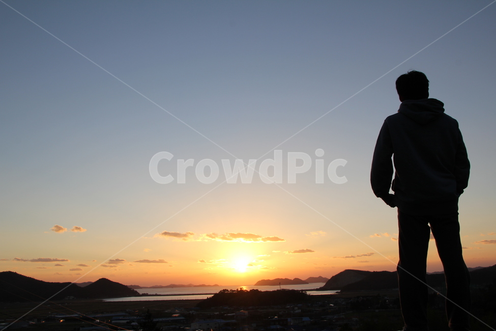 일몰,사람,해,sun,sunset,산,바다,하늘,구름,자연,풍경,nature,landscape,사람,인물,인간,human,person,인물실루엣,사람실루엣,character silhouette,human silhouette,여행,휴가,traveling,vacation,trip,silhouette,실루엣,outdoors,옥외,flare,플레어,light,빛