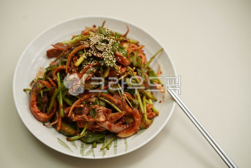 오징어초무침,무침,반찬,음식,야채,채소,접시,요리,먹거리,한식,오징어,해산물,food