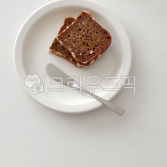ceramic,tableware,bread,butter knife,plate,bowl,stainless,food,Rye bread,butterknife,table supplies
