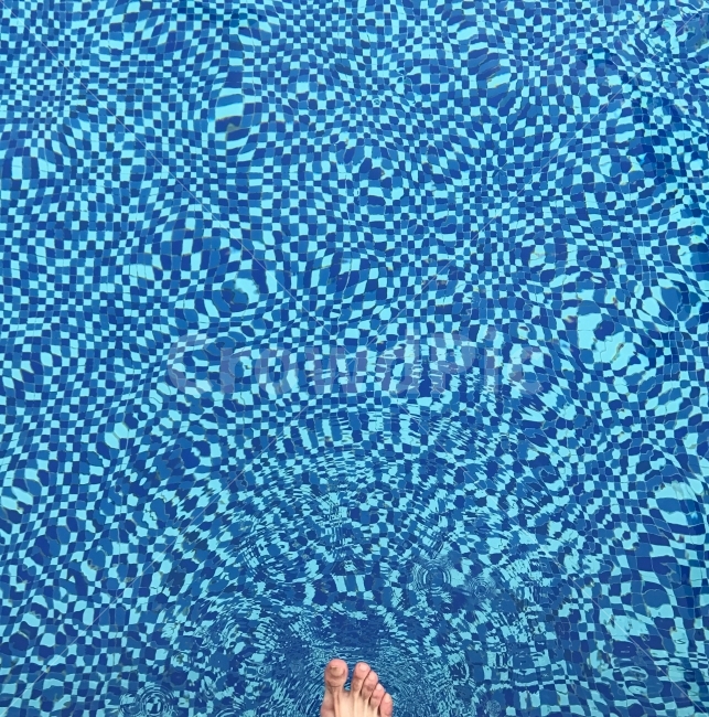 iphone7,아이폰7,수영장,blue,vsco,pool,물결,여름,계절,summer,season,사람,인물,인간,human,person,텍스처,질감,패턴,texture,pattern,water,물,풀,swimming pool