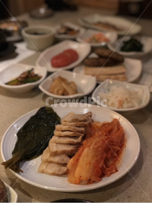 보쌈,수육,한국음식,한식,한상차림,명이나물,김치,묵은지,김치요리