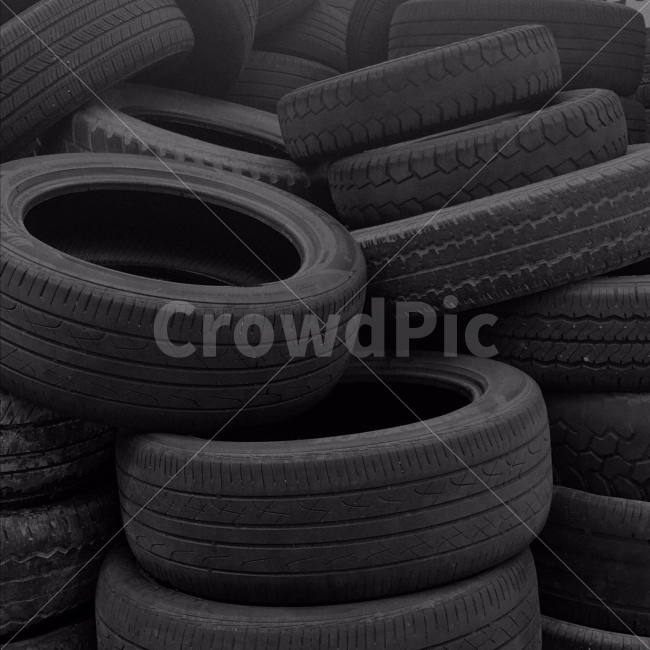 타이어,카센터,폐타이어,회색조,흑백,흑백,모노톤,monochrome,black and white,교통,교통수단,traffic,transportation,사물,물건,오브젝트,thing,object,matter,tire