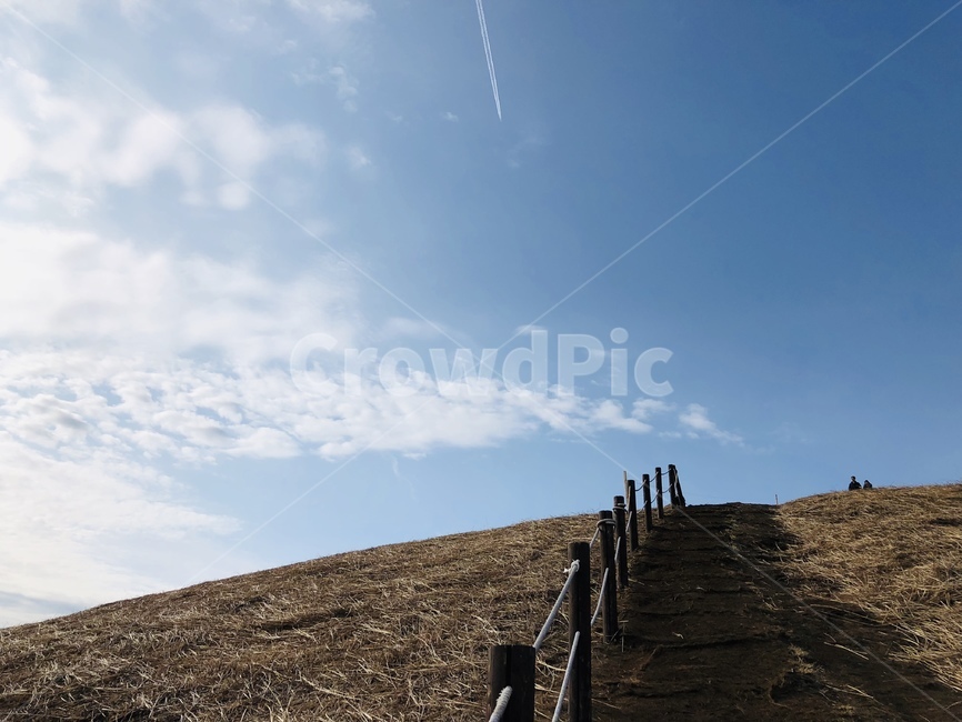 하늘,구름,언덕,경계,울타리,갈대,햇빛,낮,sky,cloud,hill,fence,reed,sunshine,day,boundary,sun,해,자연,풍경,nature,landscape,outdoors,옥외