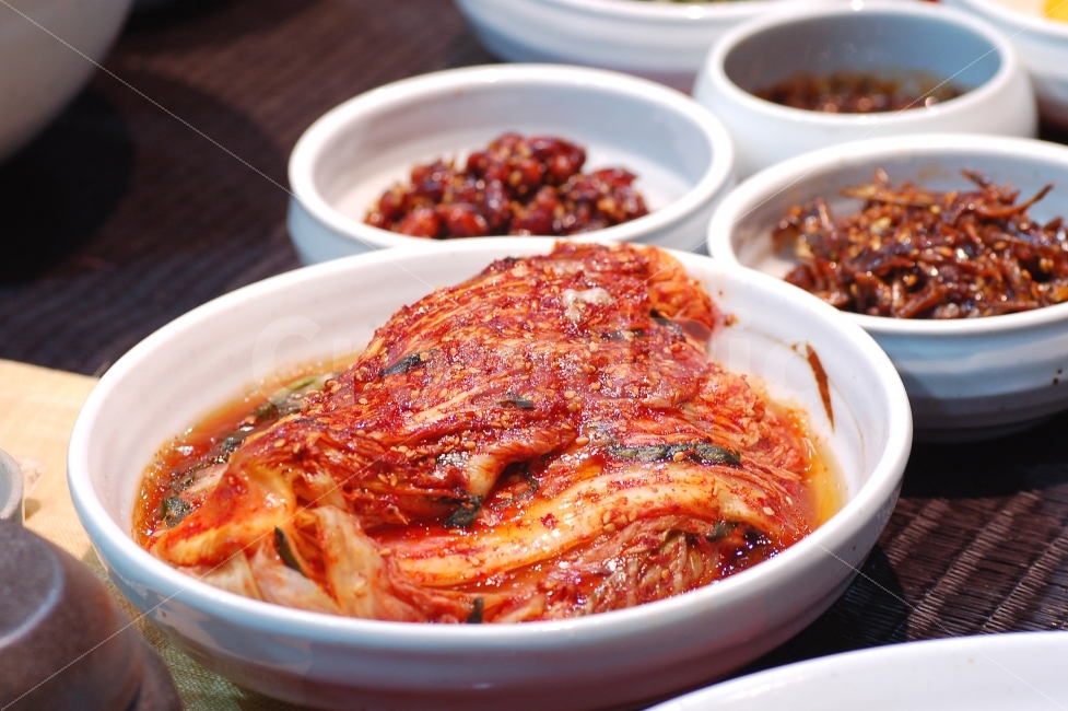 김치,배추김치,한식,반찬,채소,접시,그릇,밥상,식탁,음식,한국,한국전통,한국문화,korean traditional,korean culture,음식,식재료,요리,food,cook,meal,dishes,food reserves,채소,야채,vegetables,한식,한국음식,한국요리,korean food,korean dishes,korean meal,korean cook