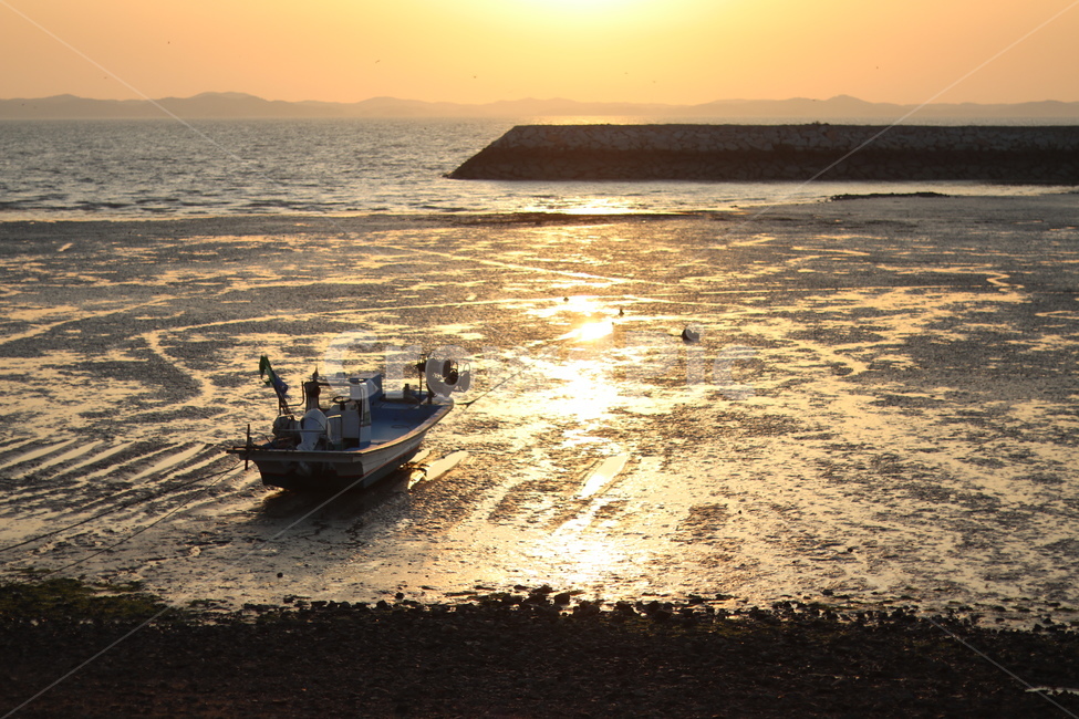일몰,바닷가,배,붉은노을,평화로움,자연,풍경,nature,landscape,한국자연풍경,한국자연경관,korea nature landscape,해변,바다,beach,sea,교통,교통수단,traffic,transportation,vehicle,차량,watercraft,선박,boat,보트