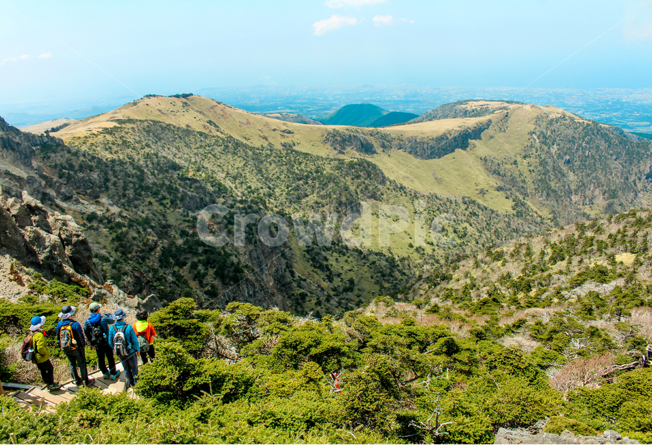 산,한라산,관광지,여행지,관광코스,장관,자연풍경,자연,풍경,nature,우리나라,한국,rock,벌판,등산,트래킹,절경,여름,나무,대한민국,나무들,trees,등산하는사람,사람들,바라보는,정상,꼭대기,동호회,자연,풍경,nature,landscape,outdoors,옥외,hill,언덕