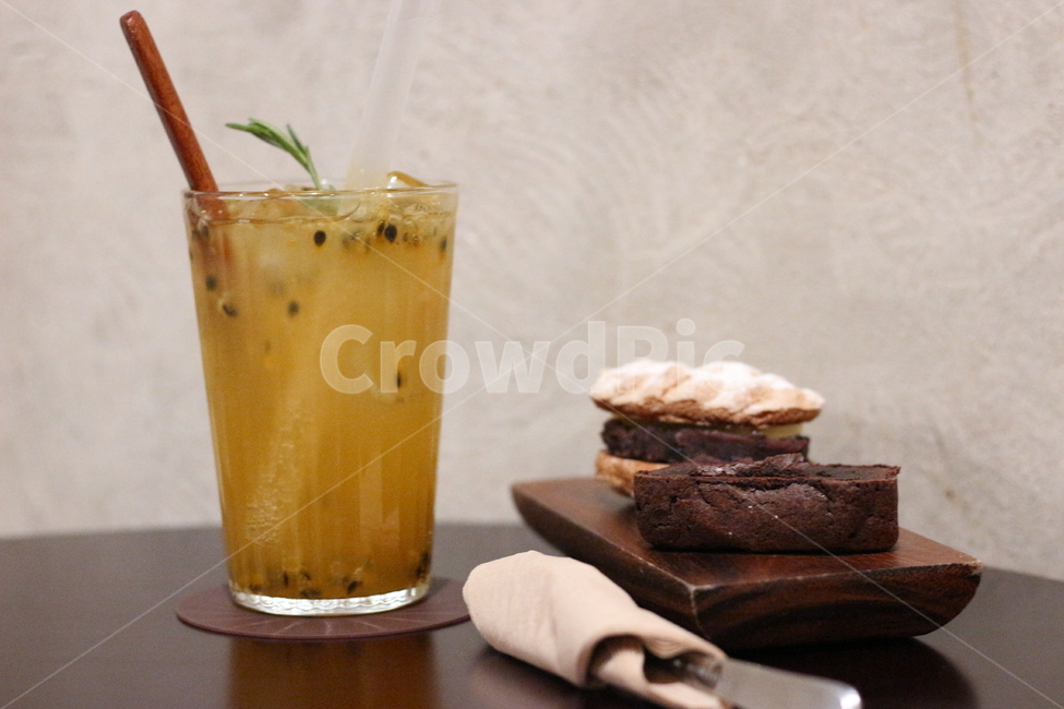drink,마실것,카페,음료,레몬,레몬에이드,빨대,유리컵,케이크,빵,디저트,간식,후식,dessert,snack,음료수,drink,beverage