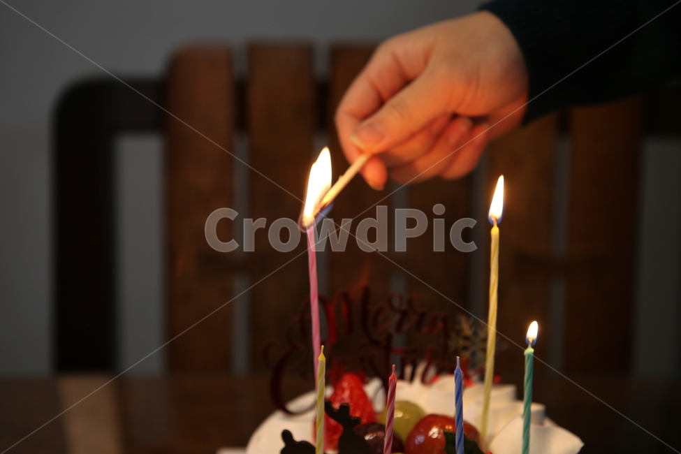 dessert,케이크,cake,food,디저트,음식,사람,인간,촛불,양초,케익,person,party,생일,파티,생일파티,기념일,축하,anniversary,congratulation,celebrate,celebration