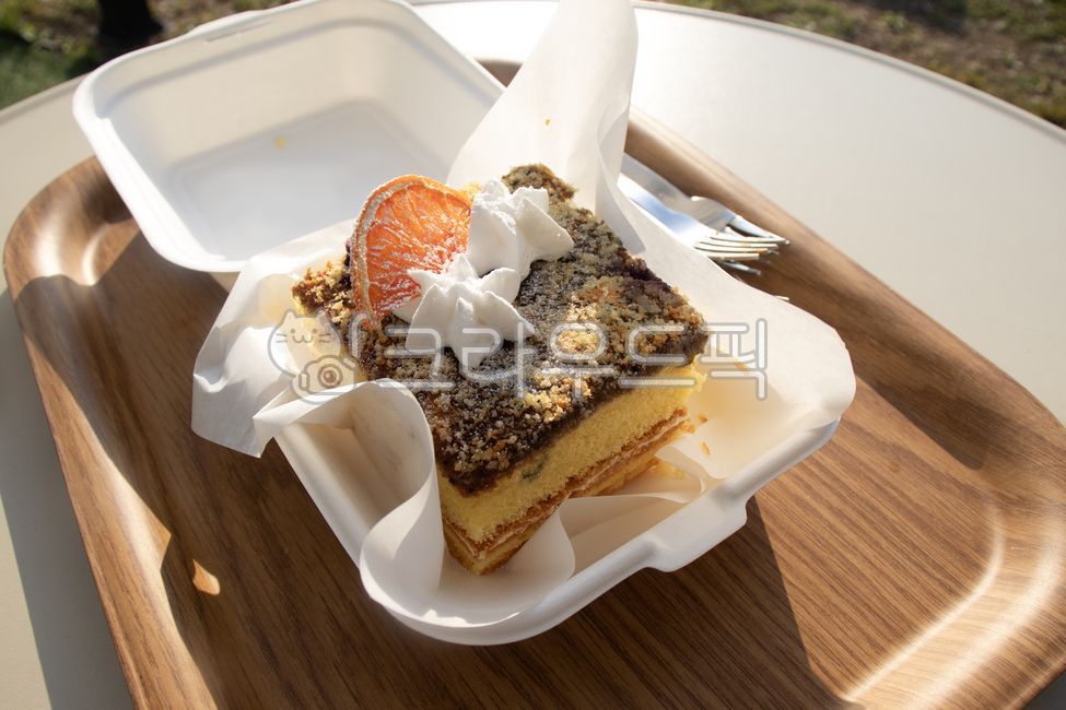 whipped cream cake,chiffon cake,bakery,Castella cake,chiffoncake,cream,food,castellacake,whipping cream,dessert,cake,castella,creamcake,dried tangerine