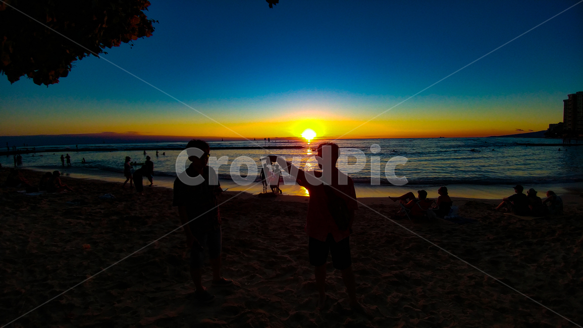 waikiki,hawaii,하와이,해변,와이키키,감성,노을,sunset,바다,해변,바다,beach,sea,사람들,대중,군중,other people,crowd,인물실루엣,사람실루엣,character silhouette,human silhouette,person,사람,human,인간,nature,자연,outdoors,옥외,light,빛,flare,플레어,water,물,ocean,대양,shoreline,해안선