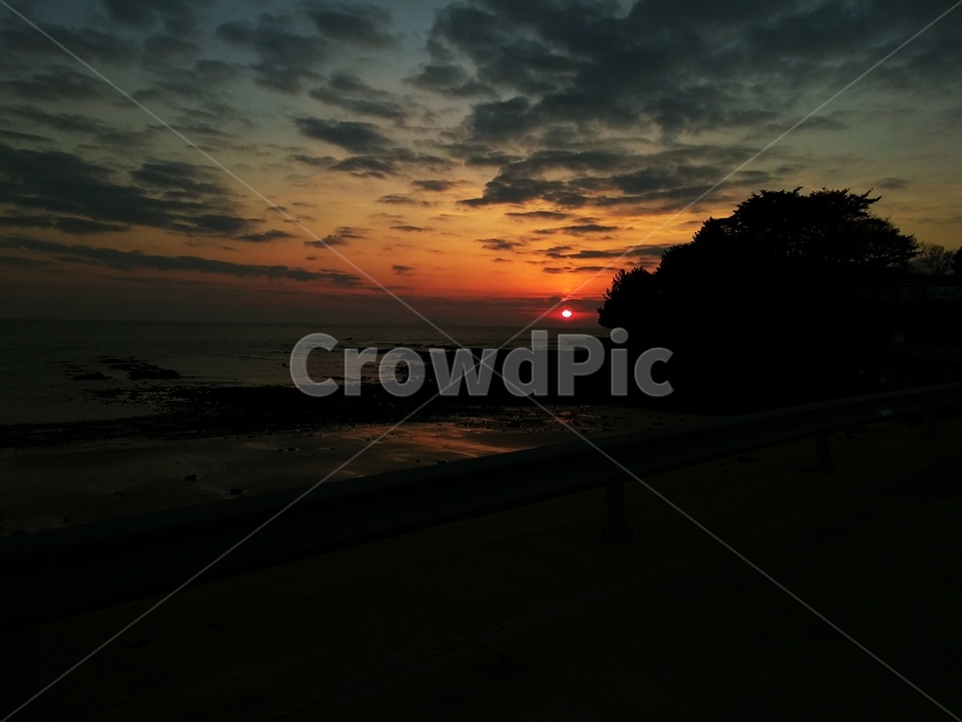 바다,산,노을,구름,저녁,자연,풍경,nature,landscape,outdoors,옥외,dusk,황혼,sunset,일몰,dawn,새벽,sky,하늘,red sky,붉은 하늘