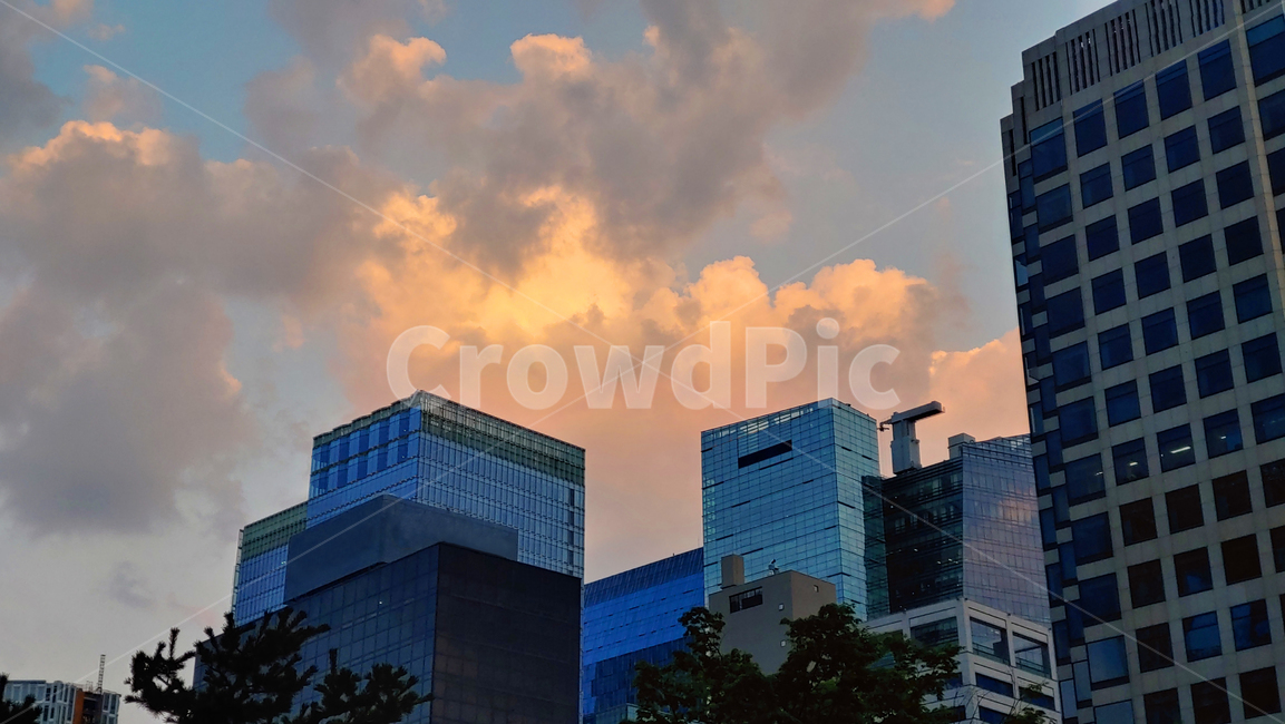 석양,감성사진,해질무렵,비즈니스,노을,분위기,cityscape,seoul,서울,도심,중심가,고층빌딩,빌딩,건축물,건물,도시풍경,회사,대기업,business,시내풍경,구름,하늘,feeling,빈티지,vintage,background,배경,바탕,백그라운드
