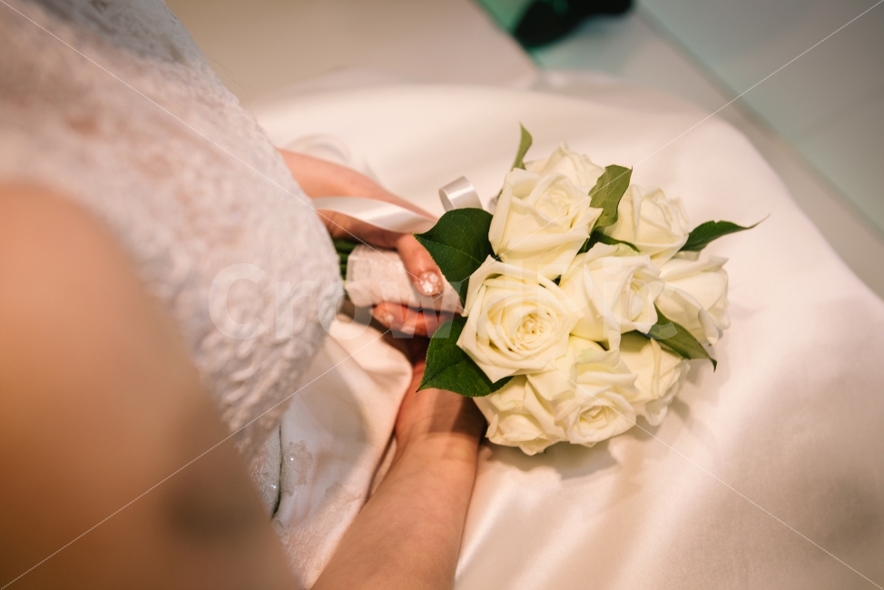 결혼,웨딩,부케,장미,하얀장미,생화,생화부케,화이트,드레스,wedding,bouquet,dress,식물,자연,plants,nature,꽃,flower,기념일,축하,anniversary,congratulation,celebrate,celebration,사람,인물,인간,human,person,여성,여자,woman,female,lady,결혼,혼례,웨딩,wedding,marriage,marry,연출,컨셉,콘셉,direction,concept