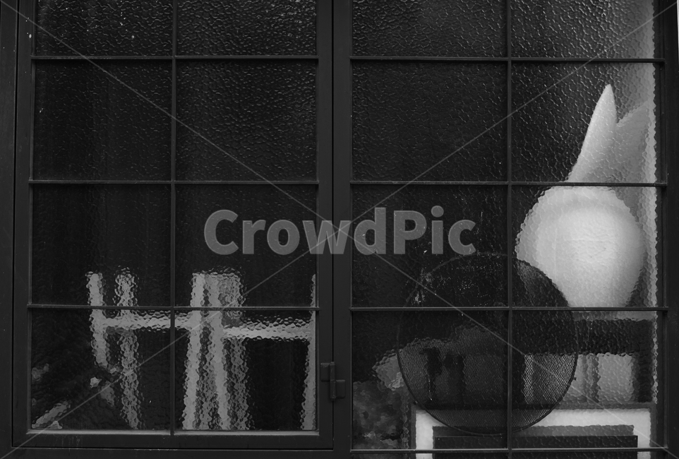 감성사진,창문,흑백사진,실루엣,유리창문,토끼,흑백,모노톤,monochrome,black and white,건축물,건물외관,exterior,building,structure,architecture,construction
