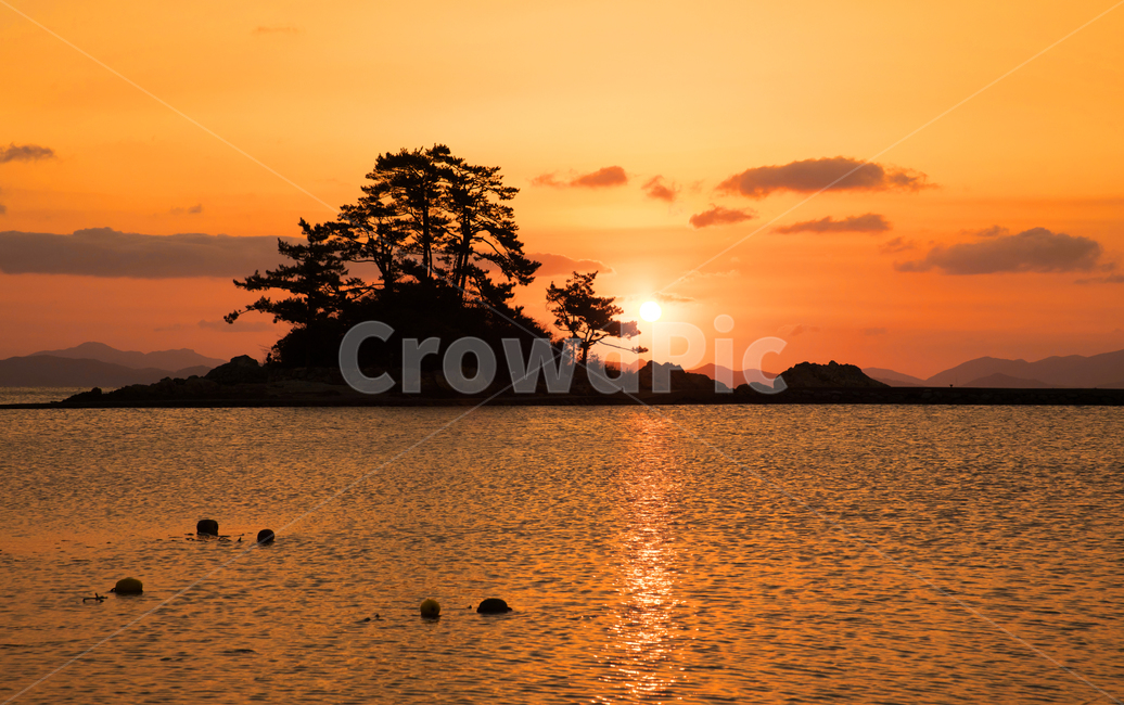 sunrise,pine tree,dusk,ship,winter,scenery,sea,small island,fishing vessel,season,sky,red sky,nature,island,tree,horizon,marina,sunlight,fishing village,outdoors,redsky,beach,sunset,dawn