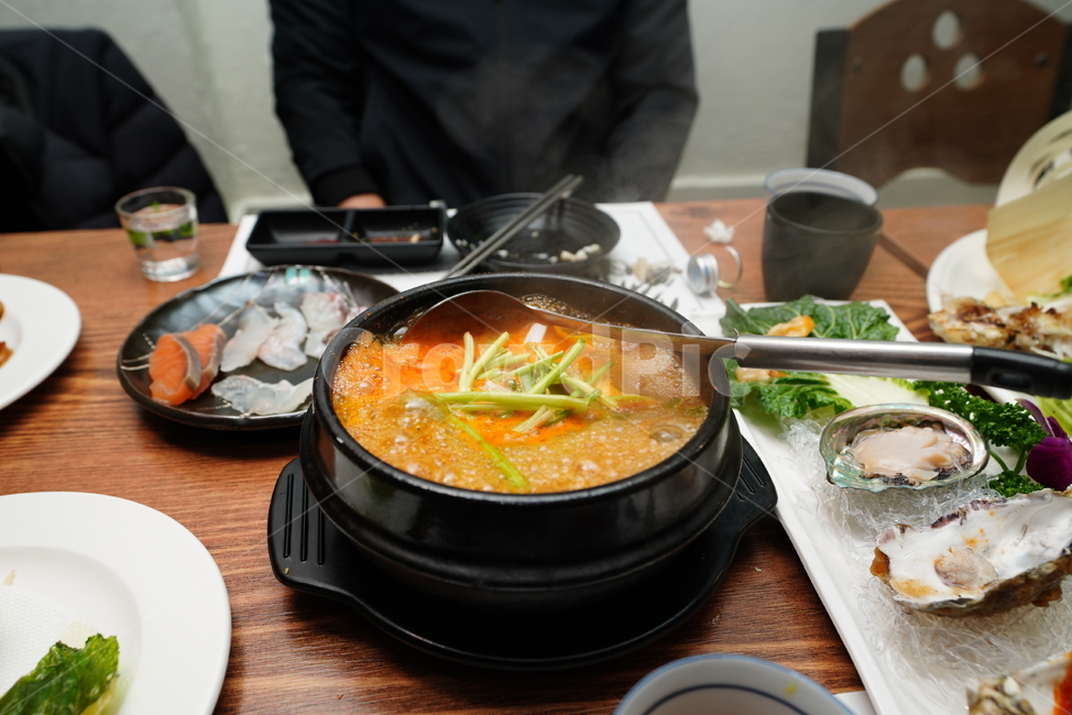 국,국물,매운탕,탕,뚝배기,안주,먹거리,음식,사발,meal,요리,dish,식품,food,음식,식재료,요리,food,cook,meal,dishes,food reserves,한식,한국음식,한국요리,korean food,korean dishes,korean meal,korean cook